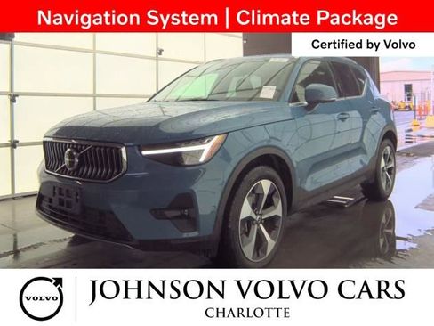 Certified 2025 Volvo XC40 B5 Plus image 3