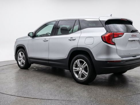 Used 2024 GMC Terrain SLE FWD image 8