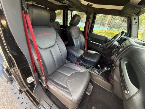 Used 2017 Jeep Wrangler Unlimited Rubicon AWD/4WD image 19