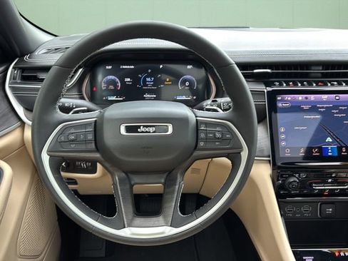 Used 2023 Jeep Grand Cherokee Limited w/ Trailer Tow Prep Group (B) image 15