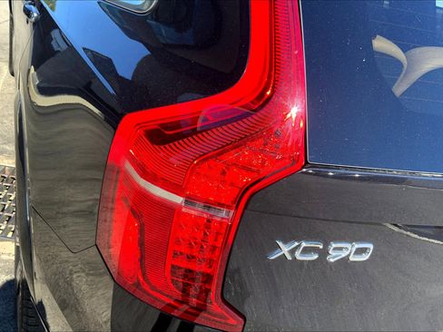 Used 2022 Volvo XC90 T6 Inscription w/ Advanced Package image 32