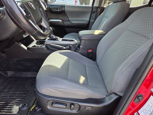 Used 2021 Toyota Tacoma SR5 AWD/4WD image 10