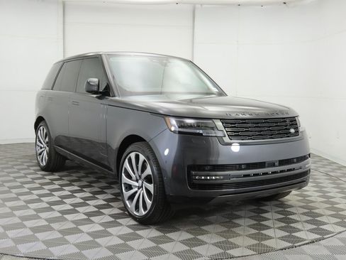 New 2025 Land Rover Range Rover SE image 3