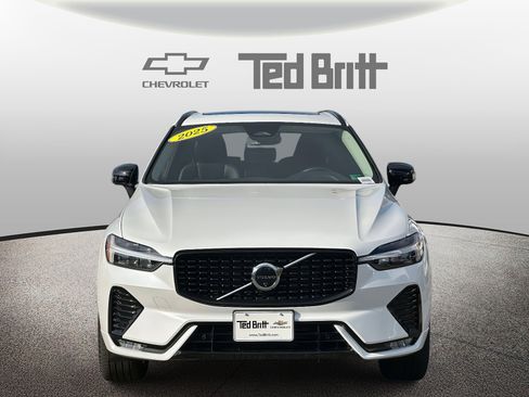 Used 2025 Volvo XC60 B5 Plus image 2