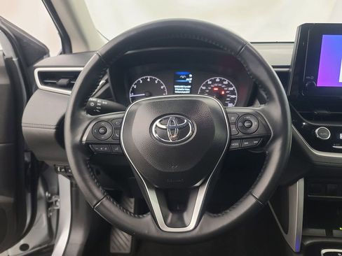 Used 2025 Toyota Corolla Cross LE image 29