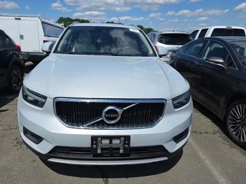 Used 2021 Volvo XC40 T4 Momentum FWD image 5