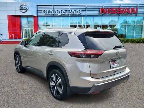 Used 2024 Nissan Rogue SL FWD image 3