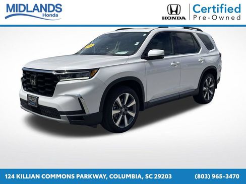 Used 2025 Honda Pilot Touring image 3