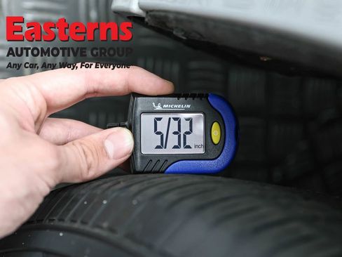 Used 2023 Chrysler Pacifica Touring-L FWD image 29