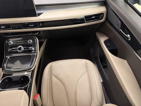 Used 2023 Lincoln Nautilus FWD image 27