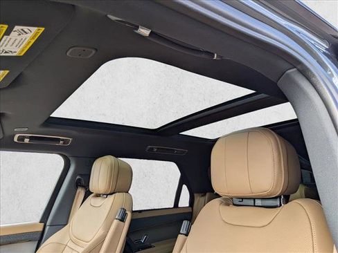 Used 2025 Land Rover Range Rover Sport SE image 16