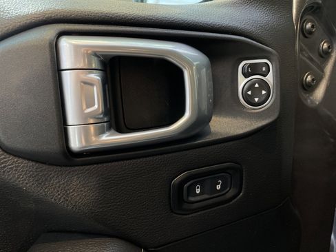 Used 2021 Jeep Wrangler Unlimited Sahara w/ Cold Weather Group image 15