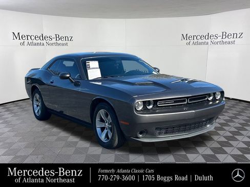 Used 2020 Dodge Challenger SXT image 1