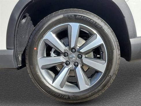 New 2025 Honda Pilot Touring image 9