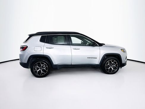 Used 2025 Jeep Compass Limited AWD/4WD image 10
