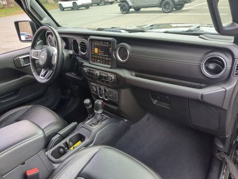 Used 2023 Jeep Wrangler Unlimited Sahara w/ Cold Weather Group AWD/4WD image 19