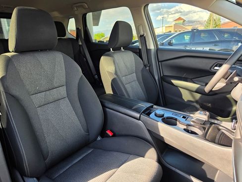 Used 2025 Nissan Rogue SV image 15