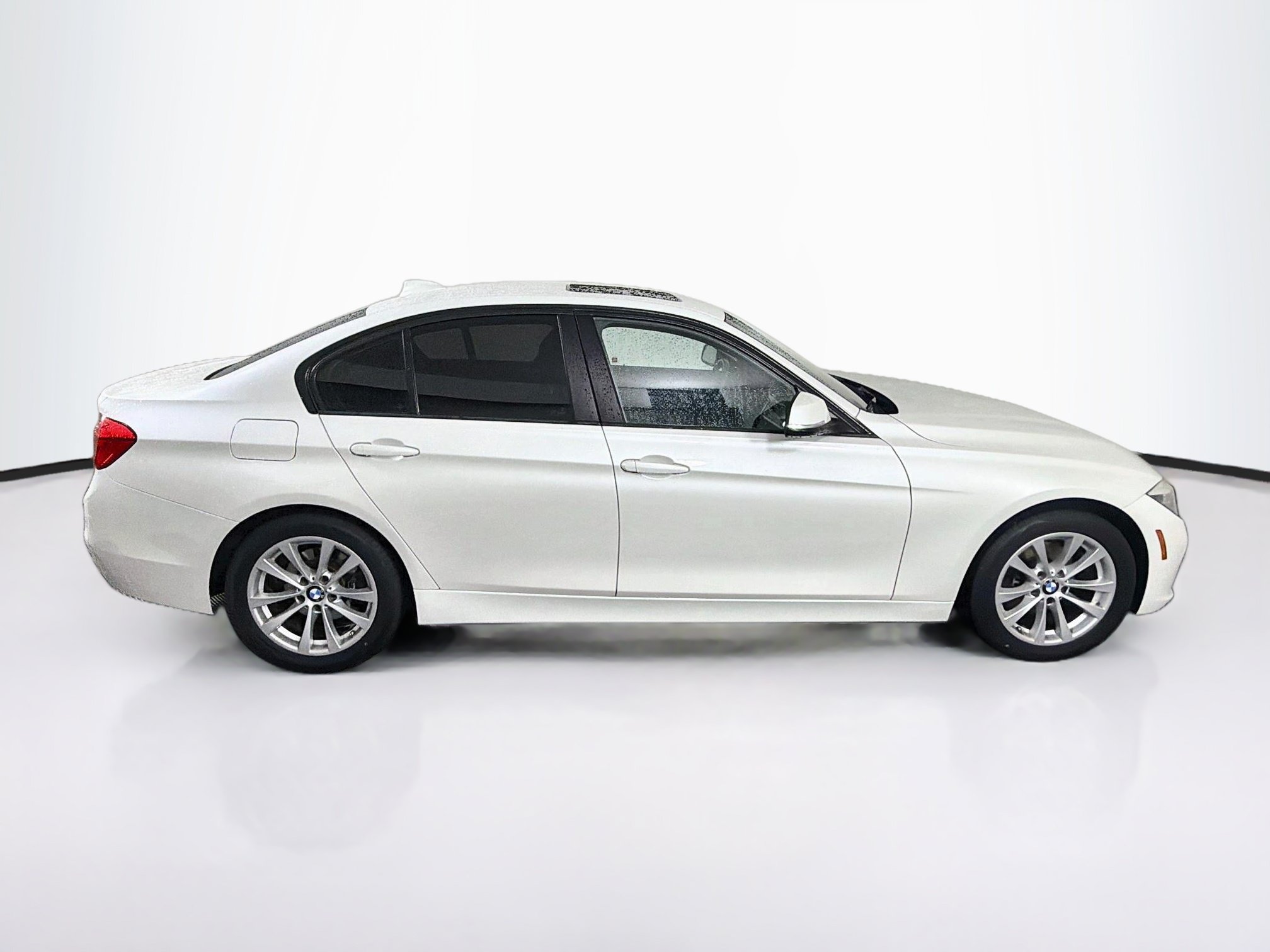 Used 2018 BMW 320i Sedan RWD image 10