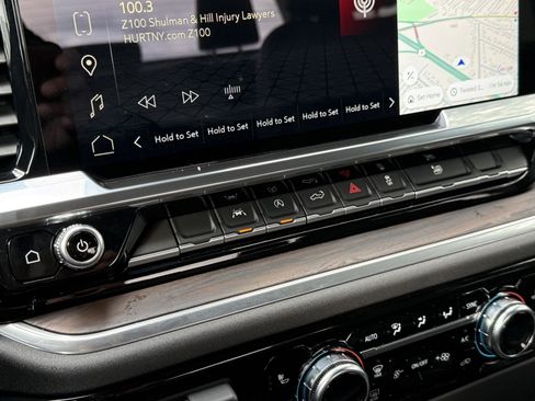 Certified 2025 GMC Sierra 1500 SLT image 33