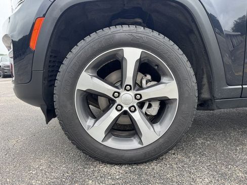 Used 2024 Jeep Grand Cherokee Limited AWD/4WD image 11