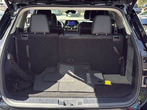 Used 2023 Toyota Highlander XLE FWD image 9