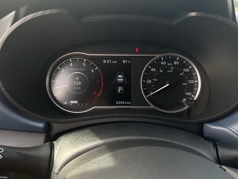 Used 2025 Nissan Versa SV w/ Trunk Package FWD image 37