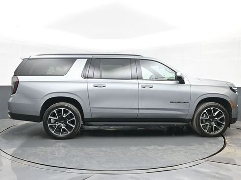 Used 2025 Chevrolet Suburban RST w/ Comfort Package AWD/4WD image 16