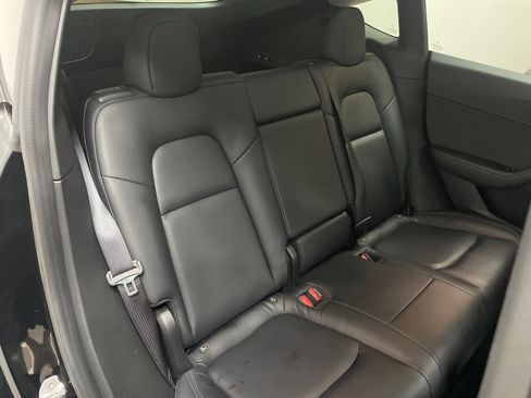 Used 2020 Tesla Model Y Long Range image 34