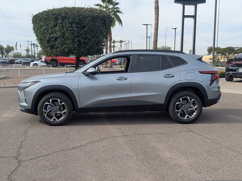 Certified 2024 Chevrolet Trax LT w/ Driver Confidence Package image 3