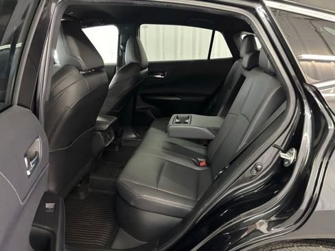 Used 2023 Toyota Venza XLE image 11