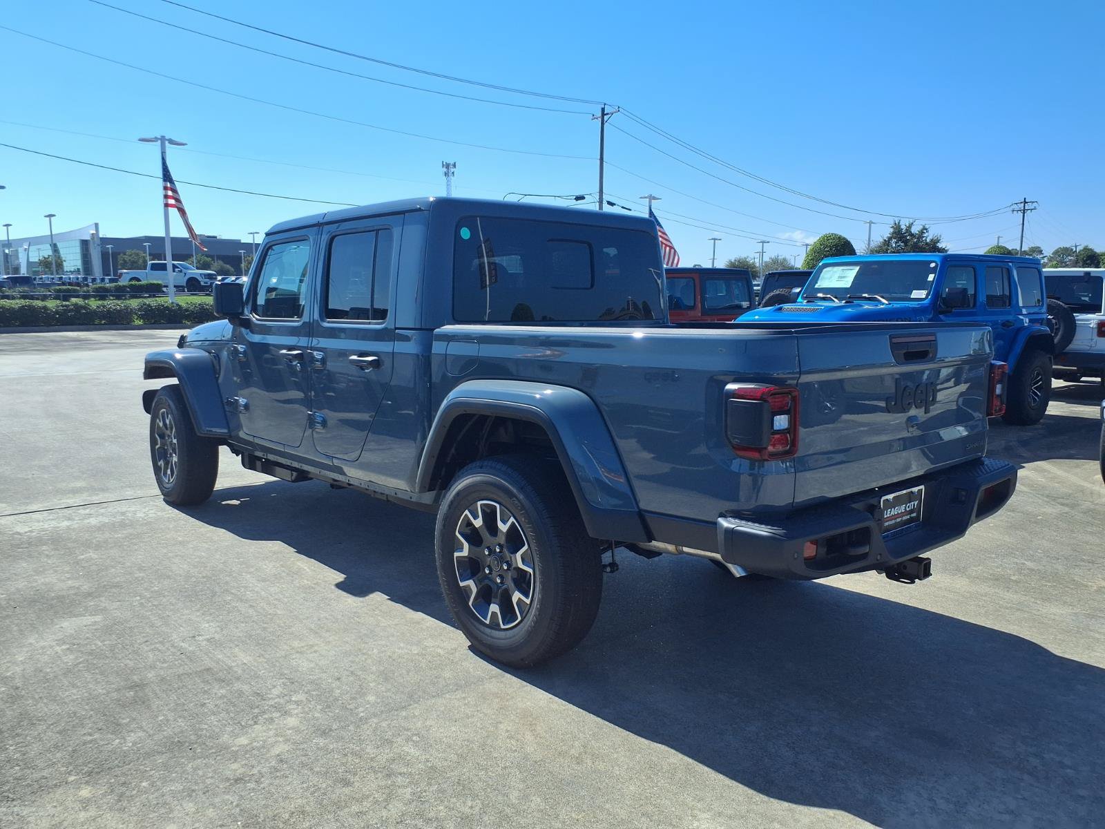 New 2026 Jeep Gladiator Sport AWD/4WD image 2