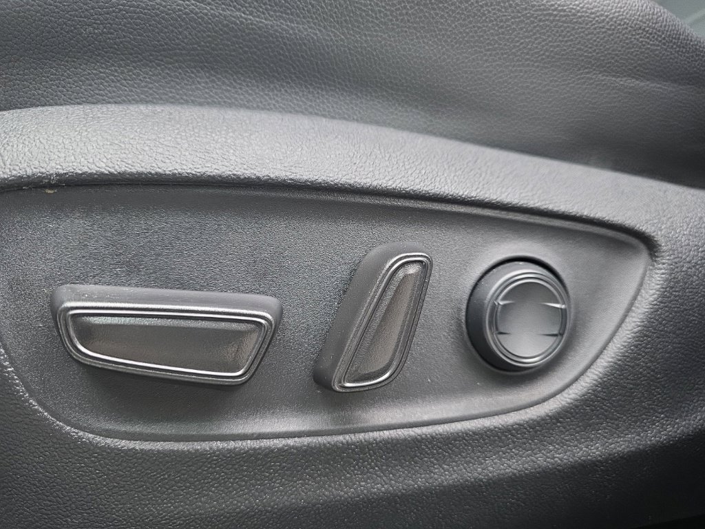 Used 2023 Toyota Highlander XLE AWD/4WD image 15