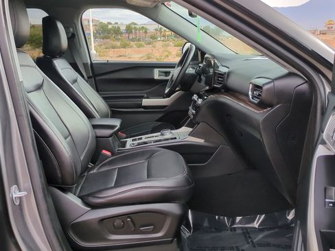 Used 2023 Ford Explorer Limited image 32
