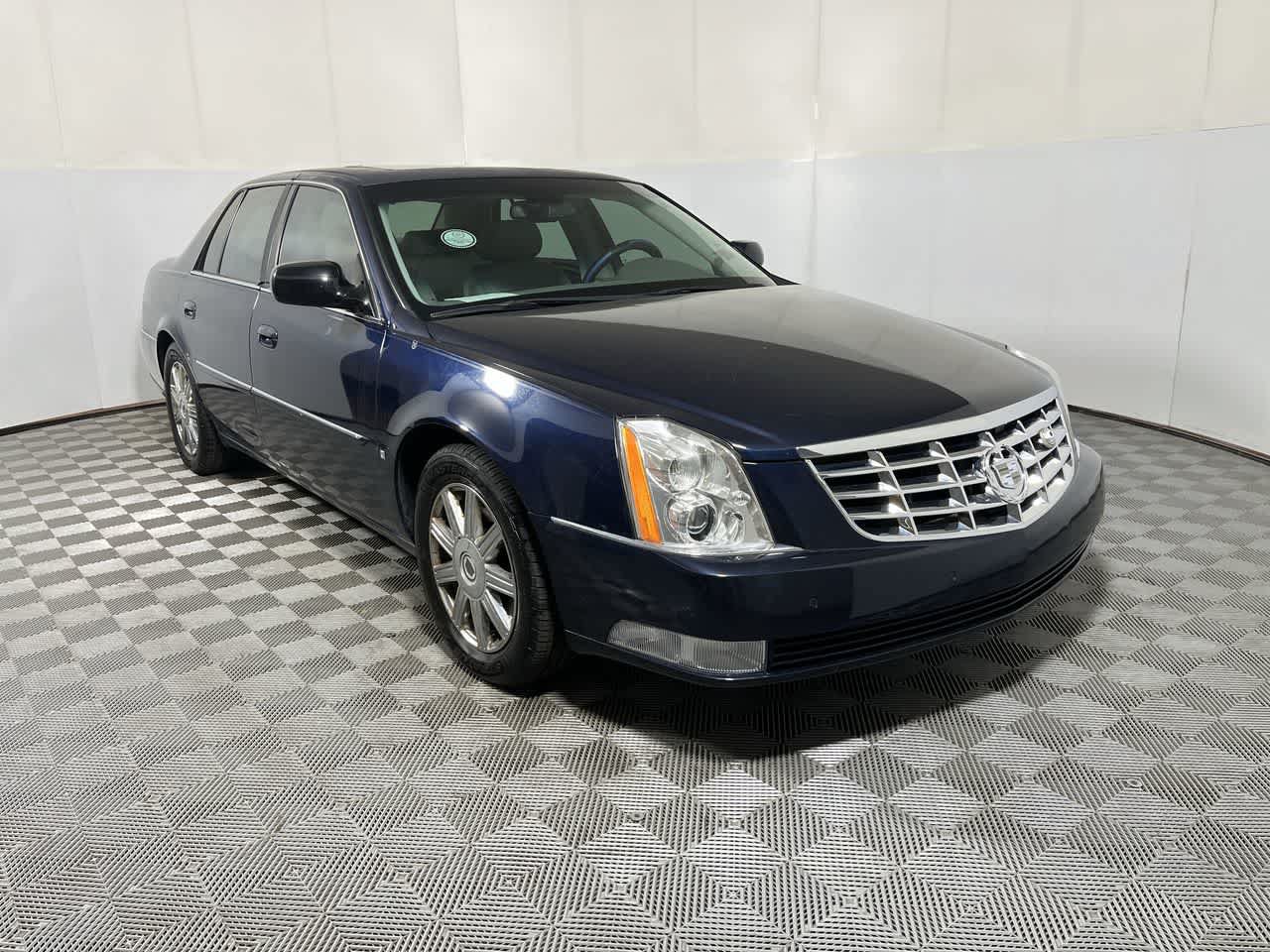 Used 2007 Cadillac DTS Luxury II FWD image 2