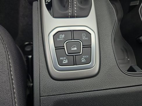 New 2026 Nissan Frontier SV w/ SV Convenience Package AWD/4WD image 28