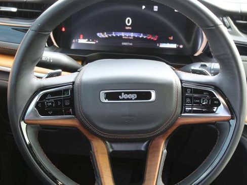 Used 2023 Jeep Grand Cherokee L Summit AWD/4WD image 13