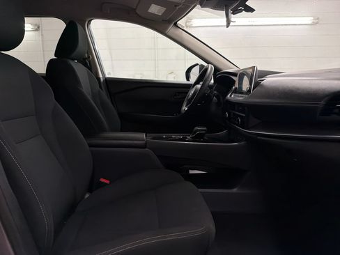 Used 2024 Nissan Rogue S FWD image 28