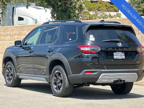 Certified 2025 Honda Pilot TrailSport image 6