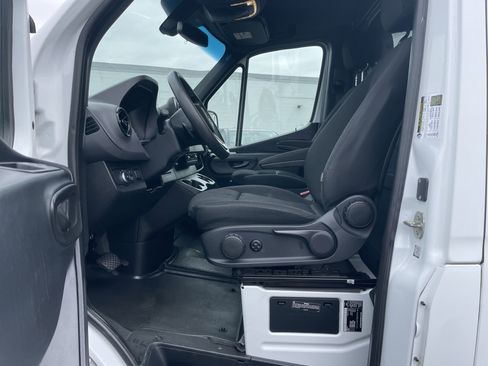 Used 2019 Mercedes-Benz Sprinter 1500 image 31
