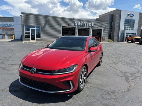 Used 2025 Volkswagen Jetta SEL FWD image 14