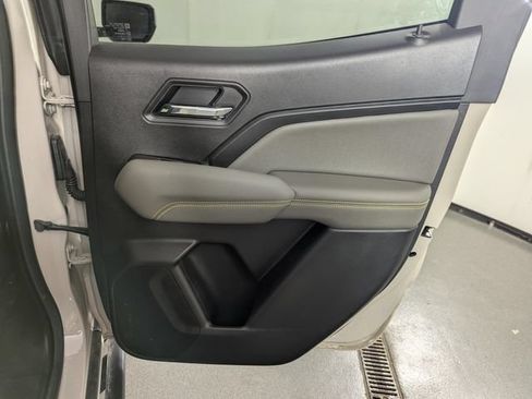 Used 2026 Chevrolet Colorado ZR2 w/ Technology Package AWD/4WD image 18