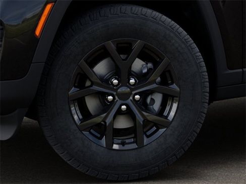 New 2025 Jeep Grand Cherokee Altitude image 8