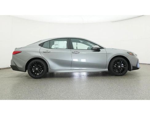 Used 2026 Toyota Camry SE FWD image 27
