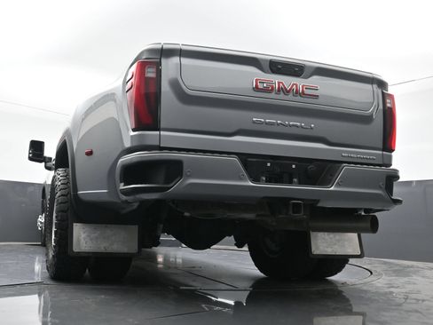Used 2025 GMC Sierra 3500 Denali w/ Denali Reserve Package AWD/4WD image 30