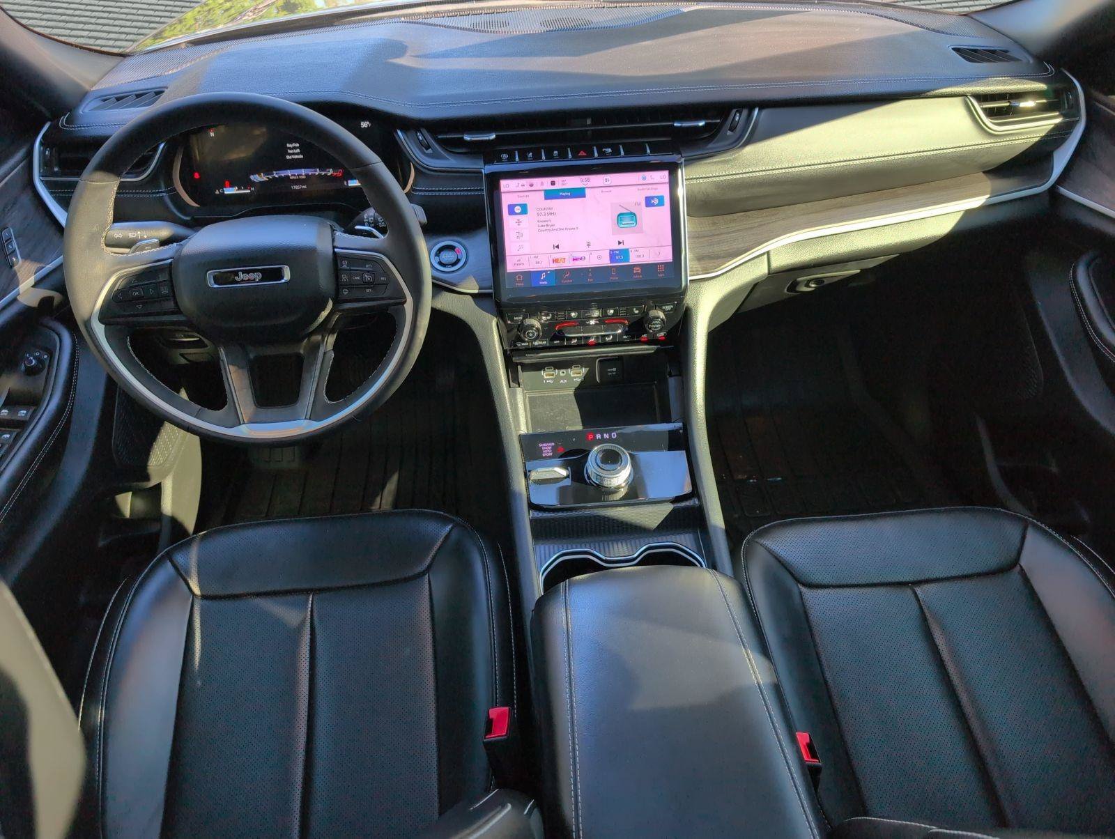 Used 2025 Jeep Grand Cherokee L Limited w/ Luxury Tech Group II AWD/4WD image 16