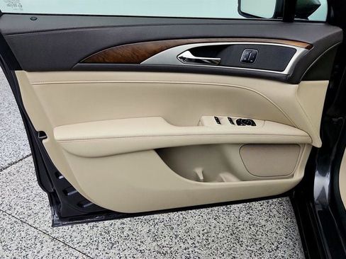 Used 2017 Lincoln MKZ Reserve FWD image 11