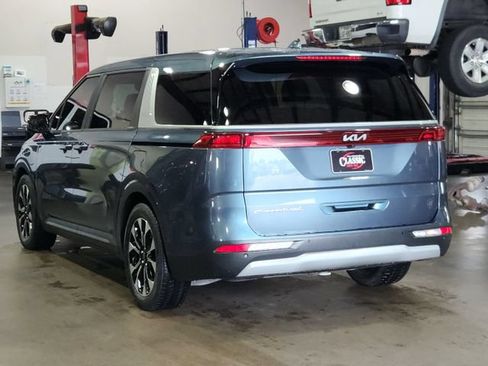 Used 2022 Kia Carnival EX FWD image 7