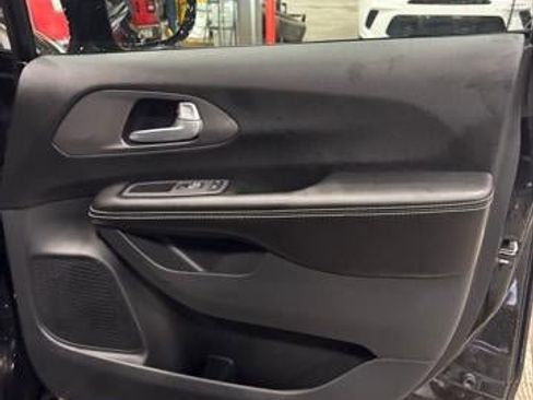 New 2026 Chrysler Pacifica Select image 39