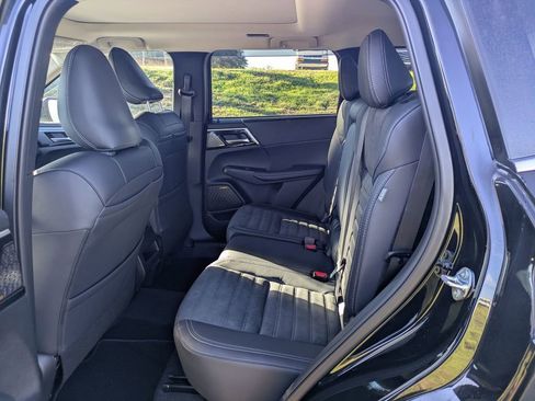 New 2026 Mitsubishi Outlander SE FWD image 12
