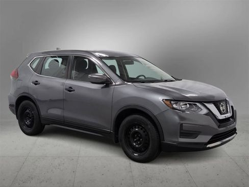 Used 2019 Nissan Rogue image 2